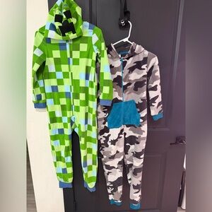 2 BOYS Warm onesies SIZE MEDIUM 8/10 Creeper Minecraft